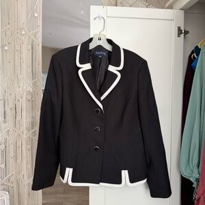 Evan Picone Black and White Women's Jacket&skirt $75